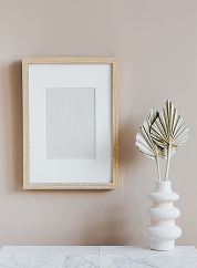 Frame and vase in a vice